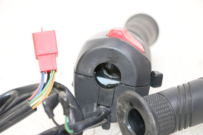 photo de COMMUTATORE DESTRO SYM JOYMAX 125 (2010 - 2017) - Zoom sullo stato d'uso