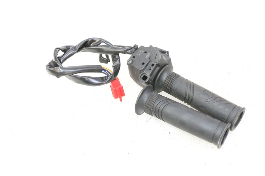 photo de COMMUTATORE DESTRO SYM JOYMAX 125 (2010 - 2017) - Primo piano tecnico