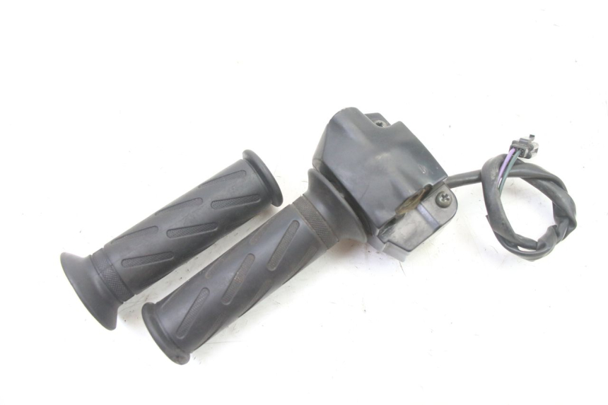 photo de MANUBRIO DESTRO PEUGEOT KISBEE 2T 50 (2010 - 2017) - Altra angolazione