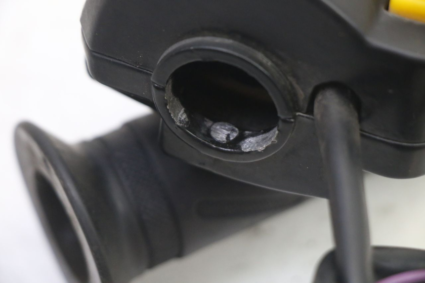 photo de MANUBRIO DESTRO PEUGEOT KISBEE 2T 50 (2010 - 2017) - Primo piano tecnico