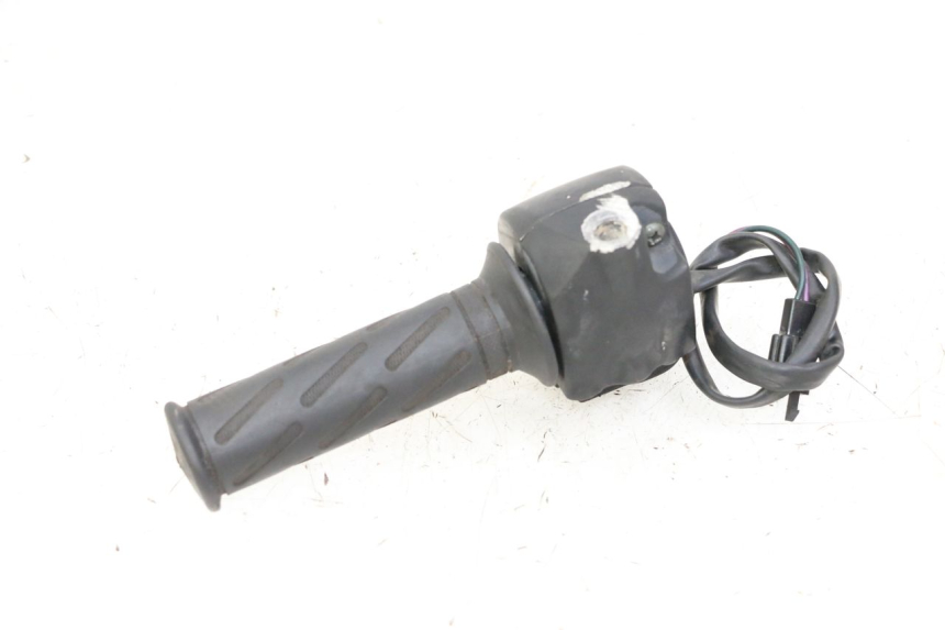 photo de MANUBRIO DESTRO PEUGEOT KISBEE 2T 50 (2010 - 2017) - Altra angolazione