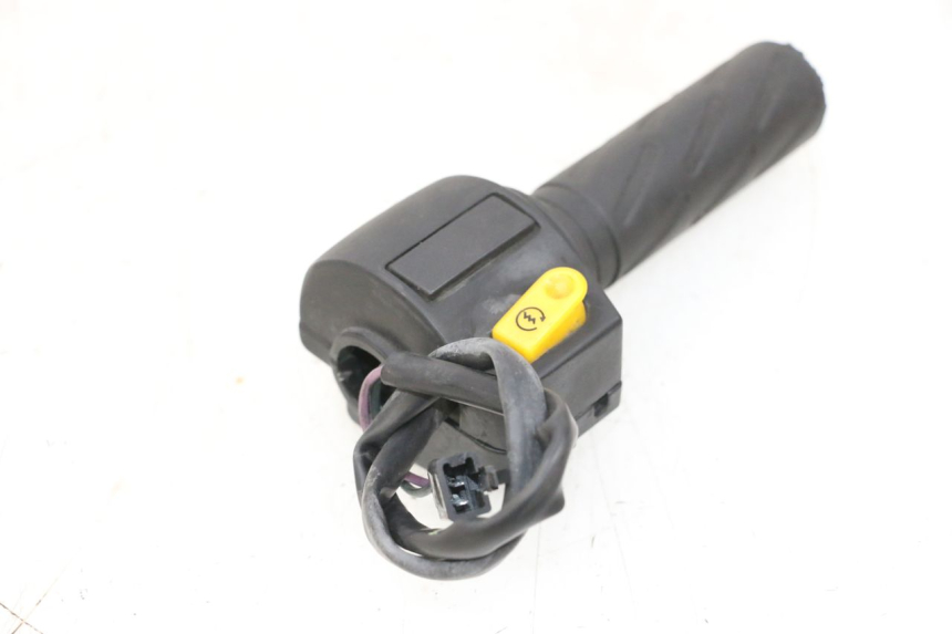 photo de MANUBRIO DESTRO PEUGEOT KISBEE 2T 50 (2010 - 2017) - Dettaglio del componente