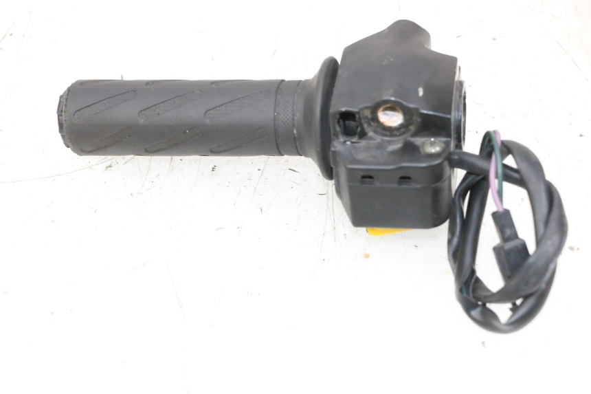 photo de MANUBRIO DESTRO PEUGEOT KISBEE 2T 50 (2010 - 2017) - Zoom sullo stato d'uso