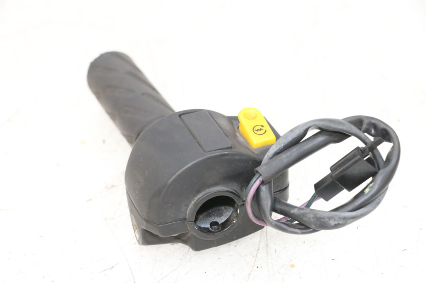 photo de MANUBRIO DESTRO PEUGEOT KISBEE 2T 50 (2010 - 2017) - Altra angolazione