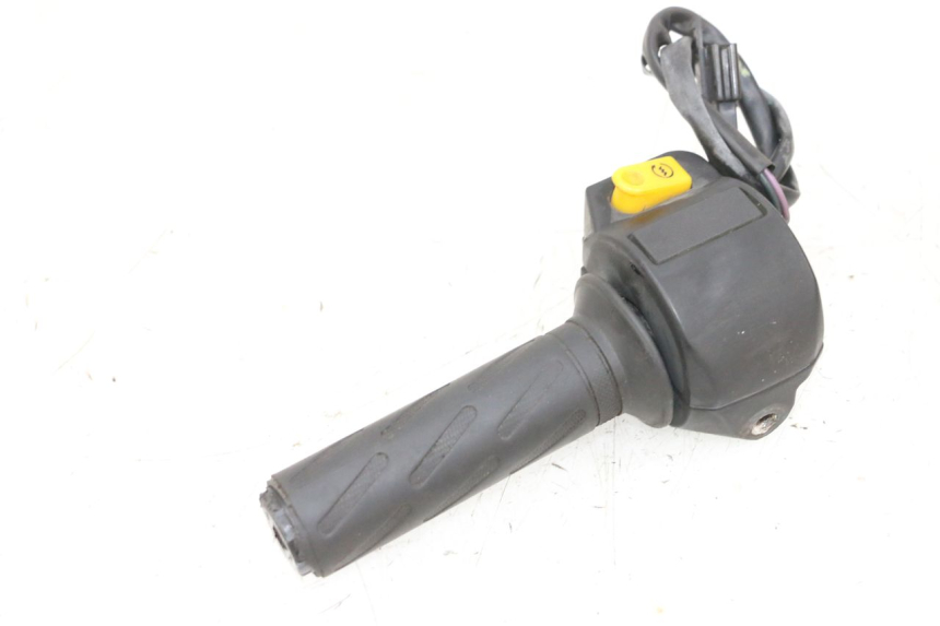 photo de MANUBRIO DESTRO PEUGEOT KISBEE 2T 50 (2010 - 2017) - Primo piano tecnico