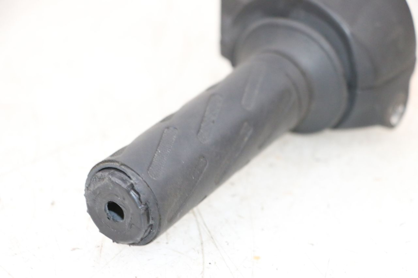 photo de MANUBRIO DESTRO PEUGEOT KISBEE 2T 50 (2010 - 2017) - Vista d'insieme del prodotto