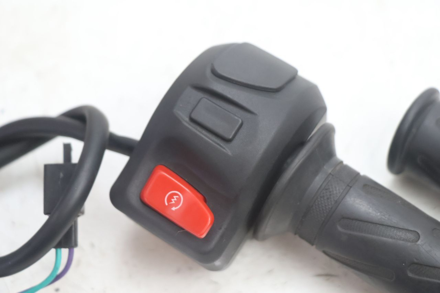 photo de MANUBRIO DESTRO PEUGEOT KISBEE 2T 50 (2010 - 2017) - Dettaglio del componente