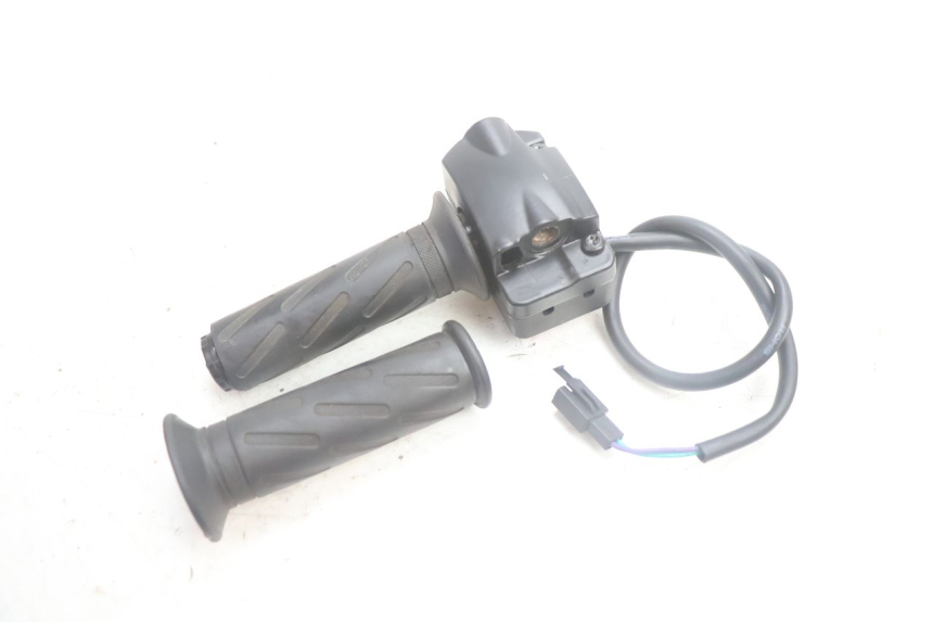 photo de MANUBRIO DESTRO PEUGEOT KISBEE 2T 50 (2010 - 2017) - Vista d'insieme del prodotto