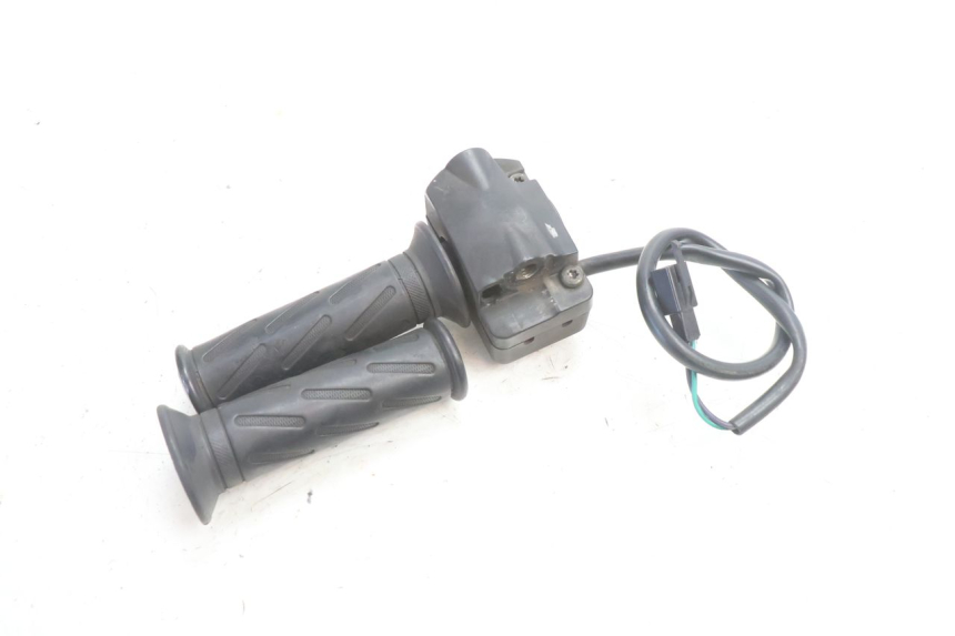 photo de MANUBRIO DESTRO PEUGEOT KISBEE 2T 50 (2010 - 2017) - Stato della superficie e materiale