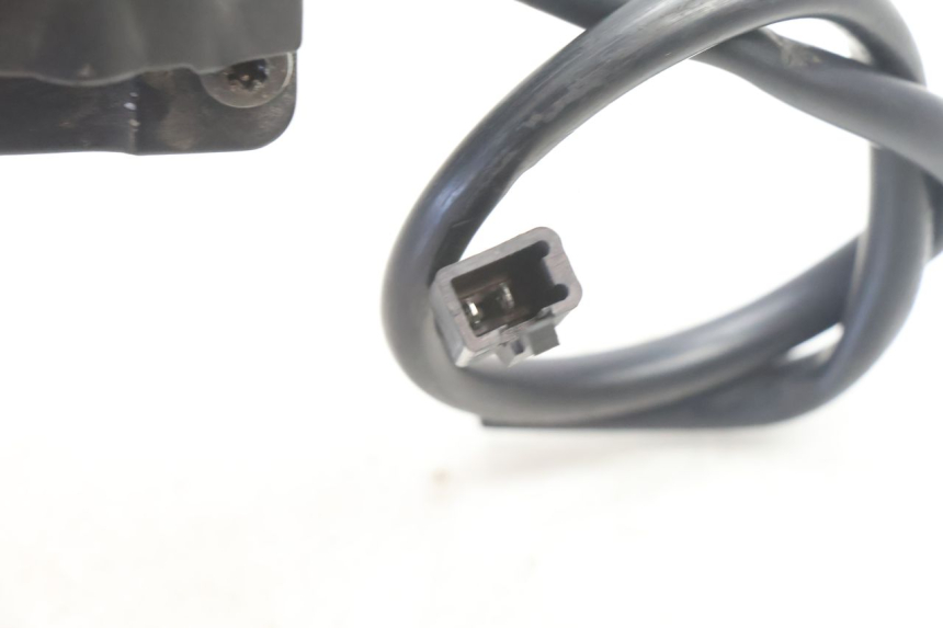photo de MANUBRIO DESTRO PEUGEOT KISBEE 2T 50 (2010 - 2017) - Marcature e riferimenti originali