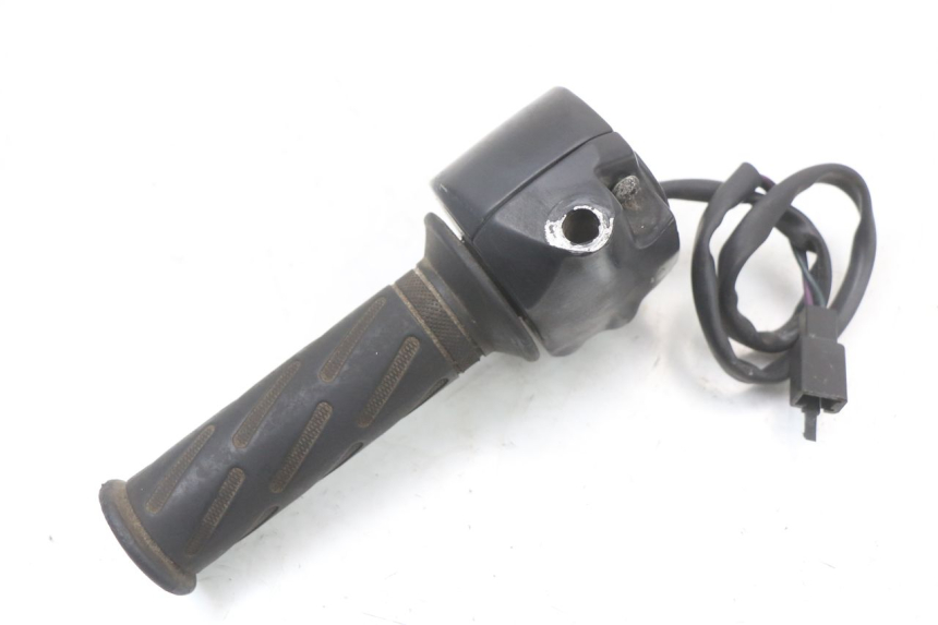 photo de MANUBRIO DESTRO PEUGEOT KISBEE 4T 50 (2010 - 2017) - Zoom sullo stato d'uso