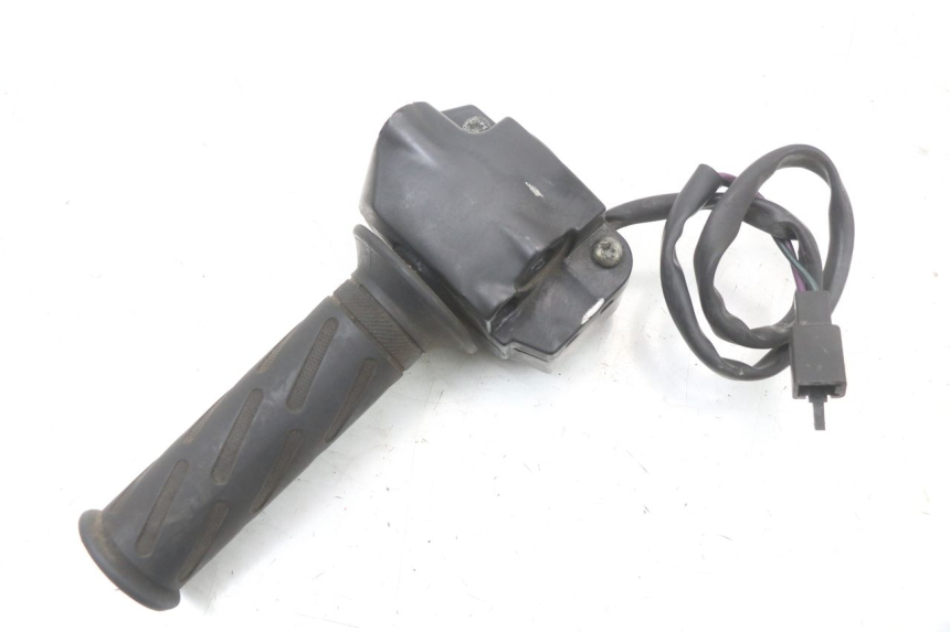 photo de MANUBRIO DESTRO PEUGEOT KISBEE 4T 50 (2010 - 2017) - Altra angolazione