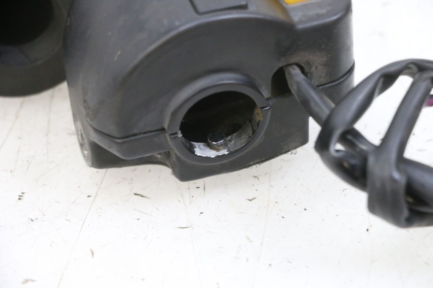 photo de MANUBRIO DESTRO PEUGEOT KISBEE 4T 50 (2010 - 2017) - Primo piano tecnico