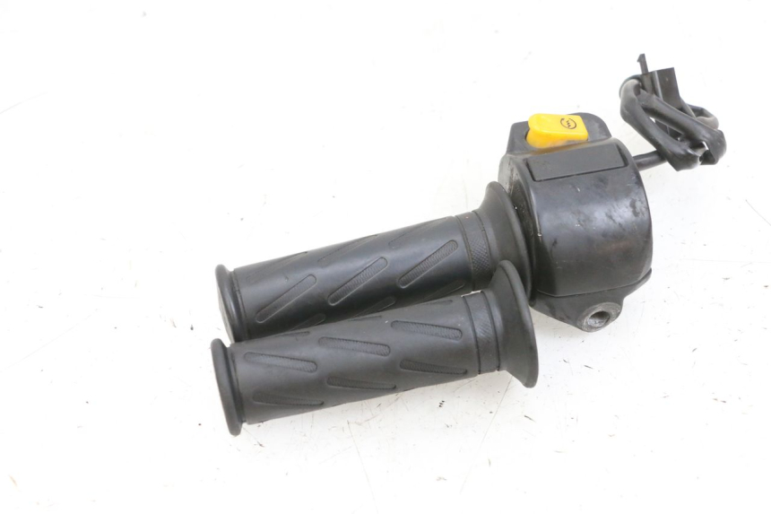 photo de MANUBRIO DESTRO PEUGEOT KISBEE 4T 50 (2010 - 2017) - Stato della superficie e materiale