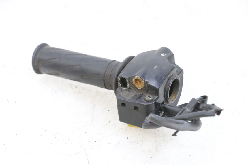 photo de MANUBRIO DESTRO PEUGEOT KISBEE 4T 50 (2010 - 2017) - Primo piano tecnico