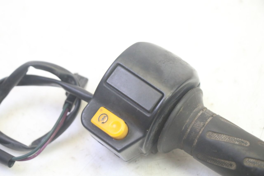 photo de MANUBRIO DESTRO PEUGEOT KISBEE 4T 50 (2010 - 2017) - Dettaglio del componente