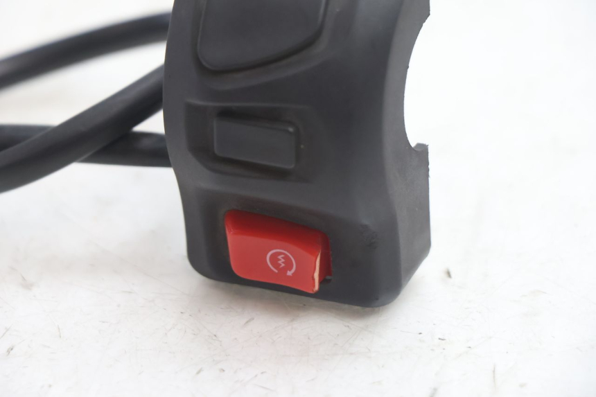 photo de MANUBRIO DESTRO PEUGEOT KISBEE 4T 50 (2018 - 2022) - Dettaglio del componente