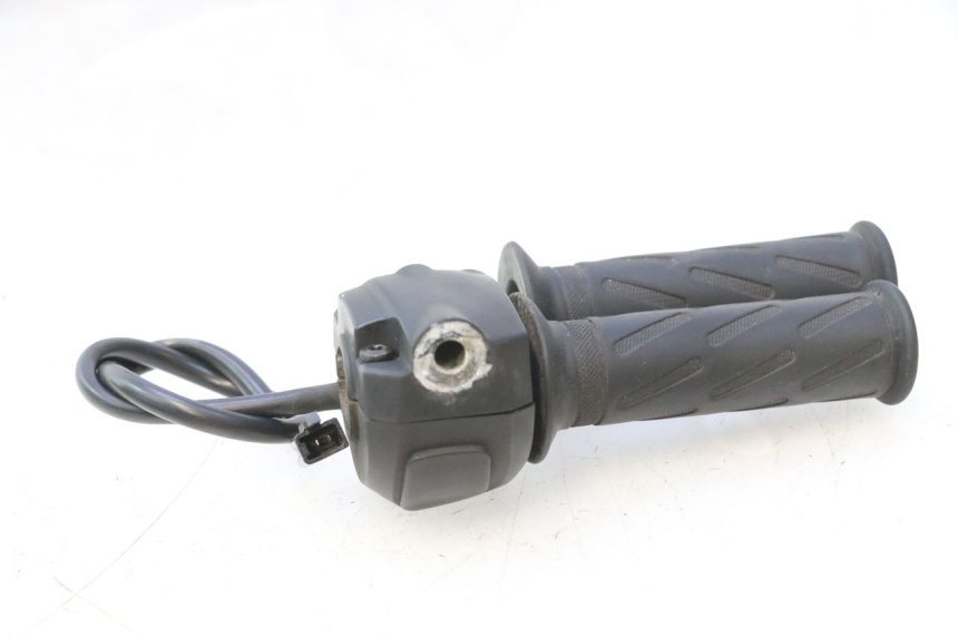 photo de COMMUTATORE DESTRO PEUGEOT KISBEE 4T 50 (2023 - 2026) - Altra angolazione