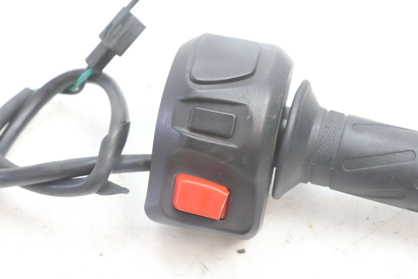 photo de MANUBRIO DESTRO PEUGEOT KISBEE 4T 50 (2010 - 2017) - Dettaglio del componente