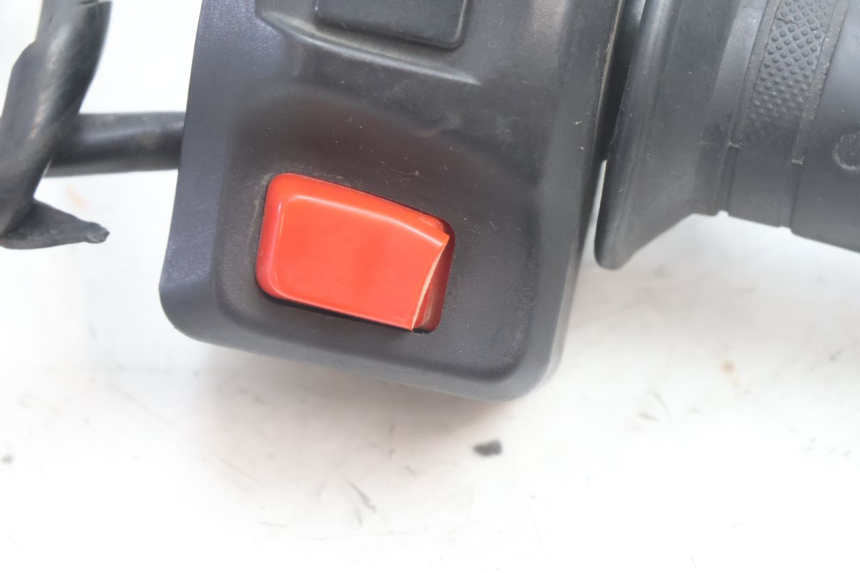 photo de MANUBRIO DESTRO PEUGEOT KISBEE 4T 50 (2010 - 2017) - Zoom sullo stato d'uso
