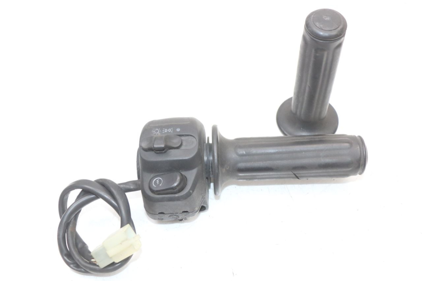 photo de COMMUTATORE DESTRO RENAULT KOURANOS 125 (2001 - 2004) - Vista principale