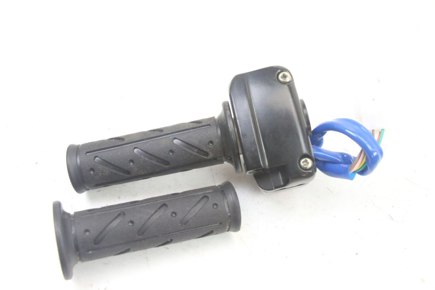 photo de MANUBRIO DESTRO KYMCO AGILITY 4T 50 (2005 - 2018) - Altra angolazione