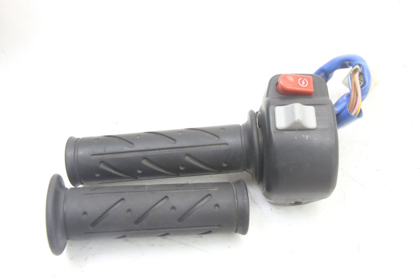 photo de COMMUTATORE DESTRO KYMCO PEOPLE S 125 (2000 - 2008) - Zoom sullo stato d'uso