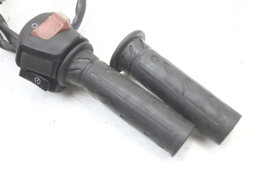 photo de MANUBRIO DESTRO KYMCO X-TOWN XTOWN 125 (2016 - 2021) - Zoom sullo stato d'uso