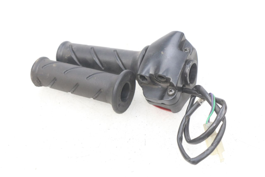 photo de MANUBRIO DESTRO PEUGEOT LUDIX 50 (2008 - 2017) - Zoom sullo stato d'uso