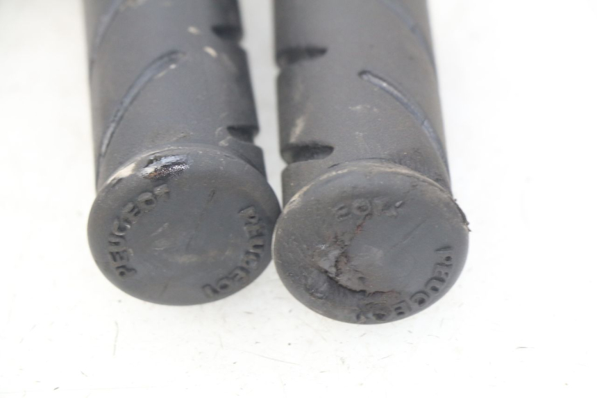 photo de MANUBRIO DESTRO PEUGEOT LUDIX 50 (2008 - 2017) - Vista d'insieme del prodotto