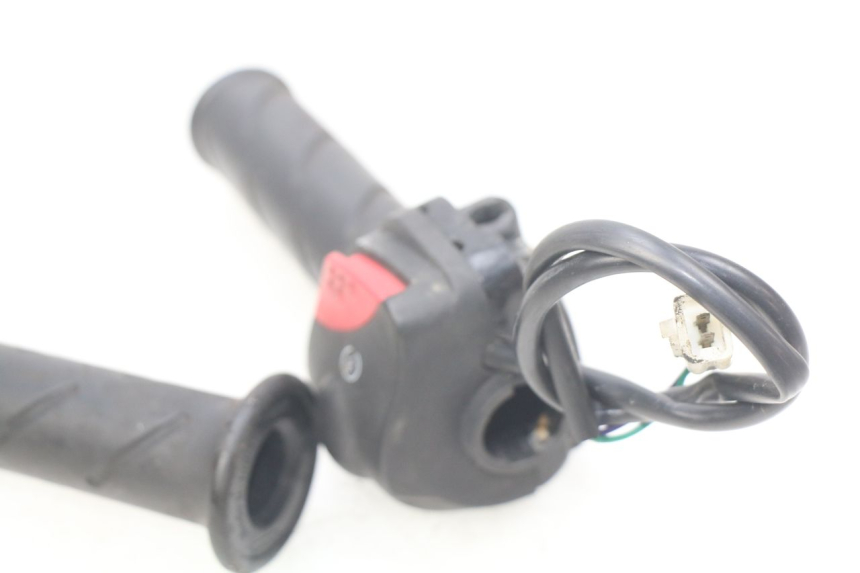 photo de MANUBRIO DESTRO PEUGEOT LUDIX 50 (2008 - 2017) - Dettaglio del componente