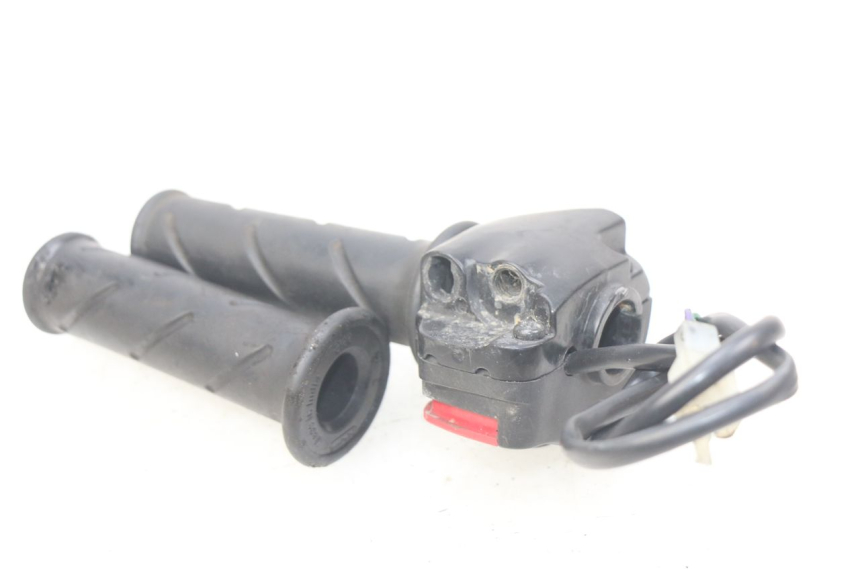 photo de MANUBRIO DESTRO PEUGEOT LUDIX 50 (2008 - 2017) - Zoom sullo stato d'uso