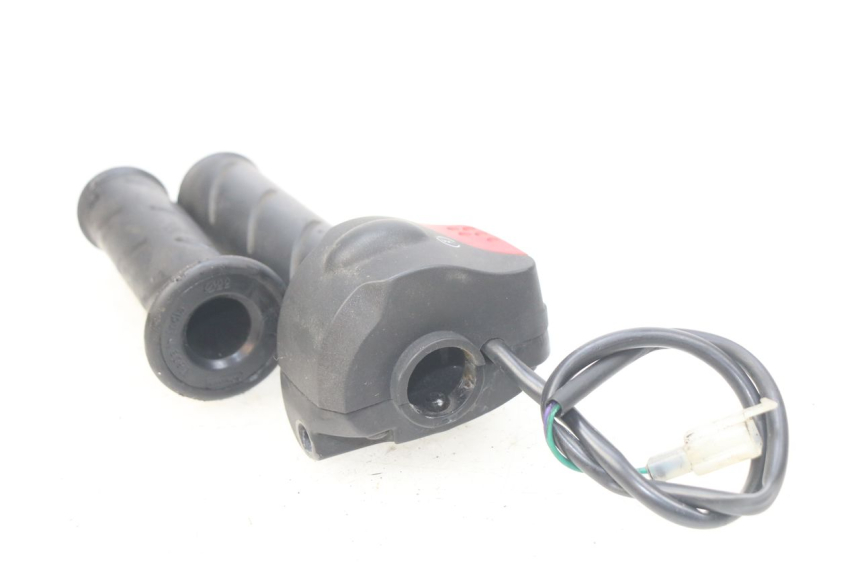 photo de MANUBRIO DESTRO PEUGEOT LUDIX 50 (2008 - 2017) - Altra angolazione