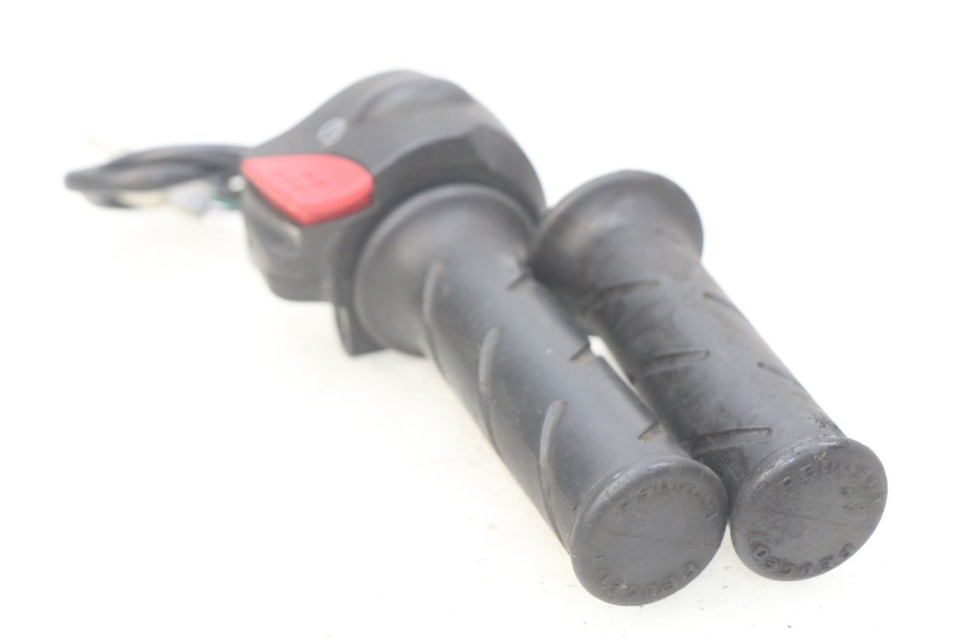 photo de MANUBRIO DESTRO PEUGEOT LUDIX 50 (2008 - 2017) - Primo piano tecnico