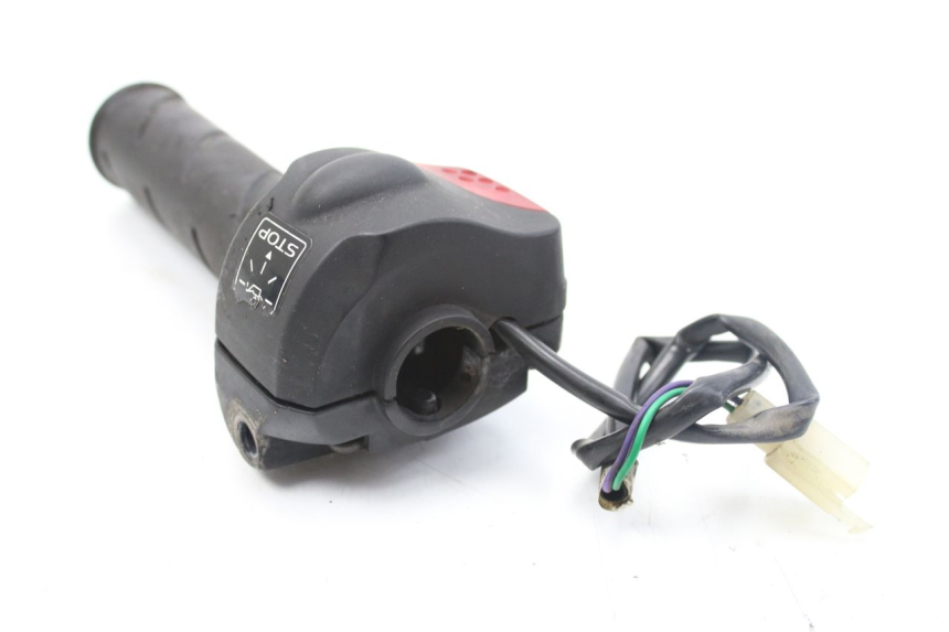 photo de MANUBRIO DESTRO PEUGEOT LUDIX 50 (2008 - 2017) - Ricambio usato controllato