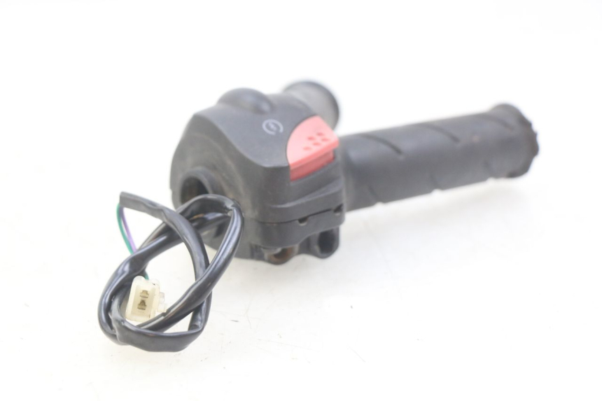 photo de MANUBRIO DESTRO PEUGEOT LUDIX 50 (2008 - 2017) - Zoom sullo stato d'uso