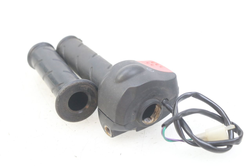 photo de MANUBRIO DESTRO PEUGEOT LUDIX 50 (2008 - 2017) - Altra angolazione