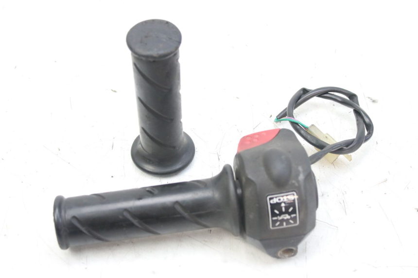 photo de MANUBRIO DESTRO PEUGEOT LUDIX 50 (2008 - 2017) - Altra angolazione