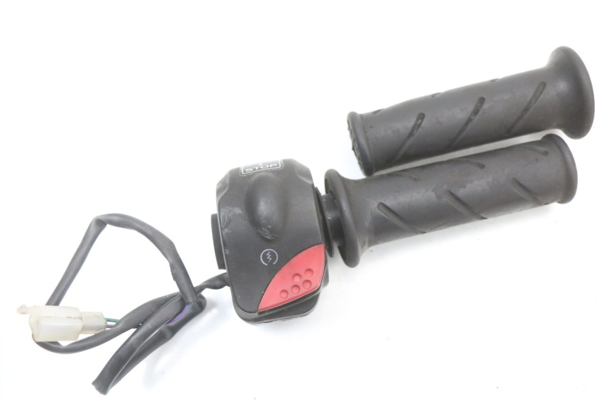 photo de MANUBRIO DESTRO PEUGEOT LUDIX 50 (2008 - 2017) - Vista principale