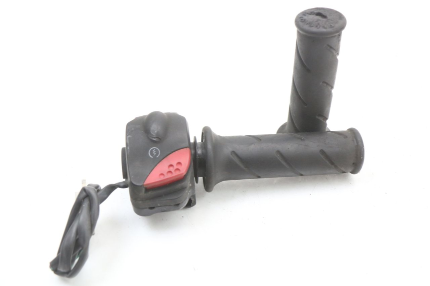 photo de MANUBRIO DESTRO PEUGEOT LUDIX 50 (2008 - 2017) - Dettaglio del componente