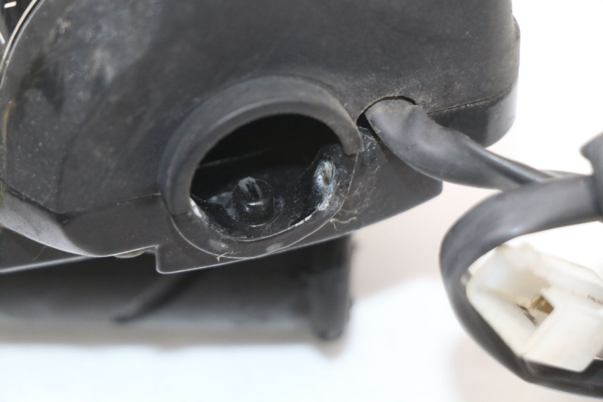 photo de MANUBRIO DESTRO PEUGEOT LUDIX 50 (2008 - 2017) - Stato della superficie e materiale