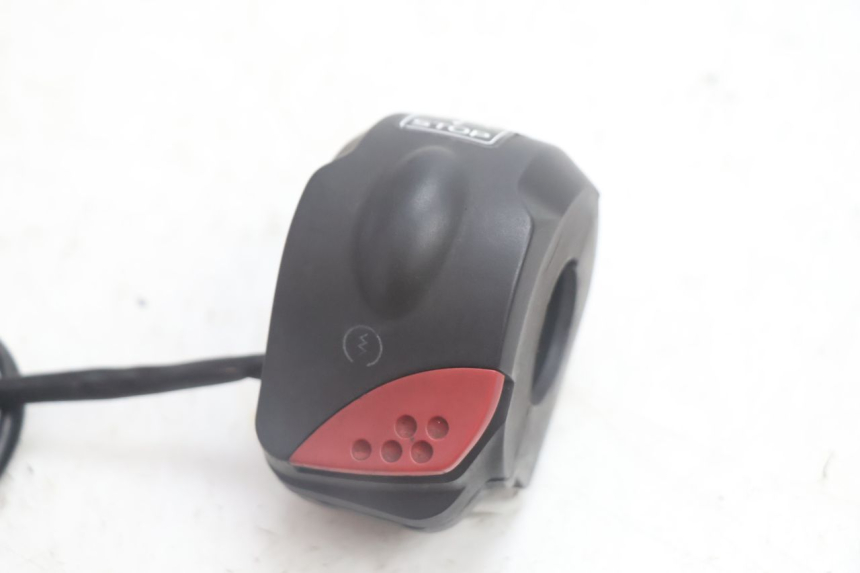 photo de MANUBRIO DESTRO PEUGEOT LUDIX 50 (2005 - 2007) - Dettaglio del componente