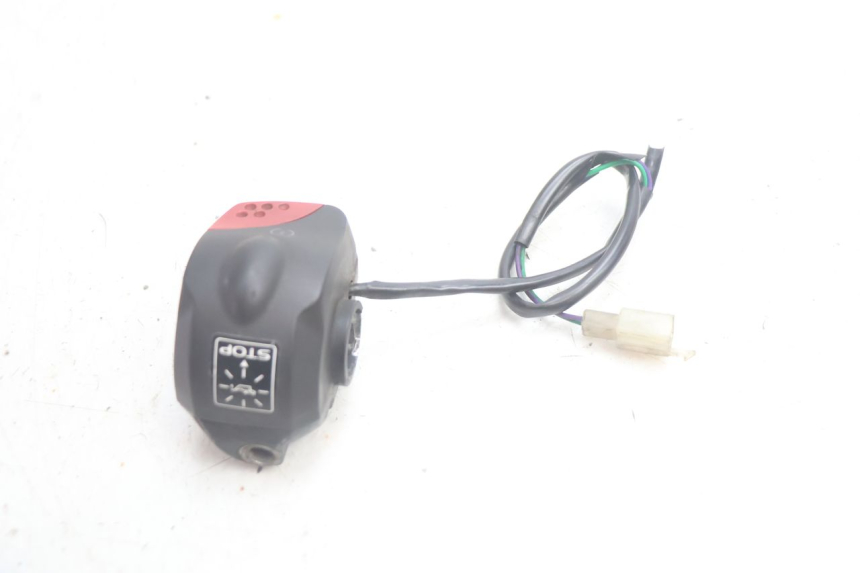 photo de MANUBRIO DESTRO PEUGEOT LUDIX 50 (2005 - 2007) - Zoom sullo stato d'uso