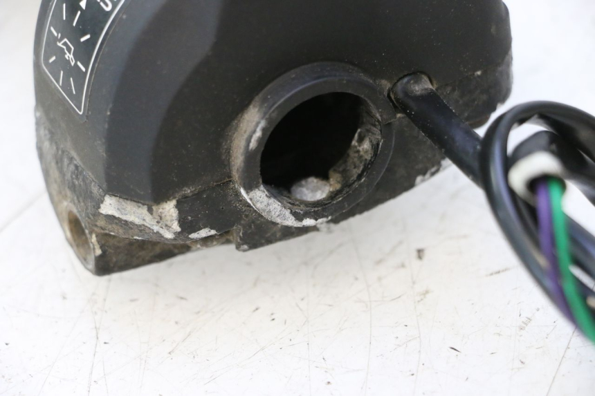 photo de COMMUTATORE DESTRO PEUGEOT LUDIX ONE 50 (2004 - 2013) - Stato della superficie e materiale