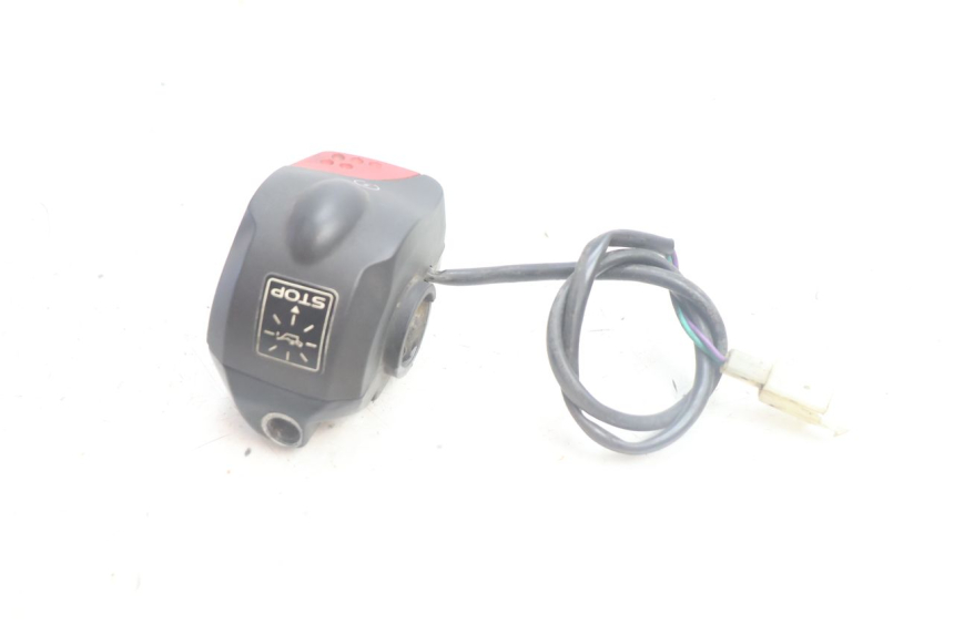 photo de COMMUTATORE DESTRO PEUGEOT LUDIX PRO 2T 50 (2010 - 2017) - Zoom sullo stato d'uso
