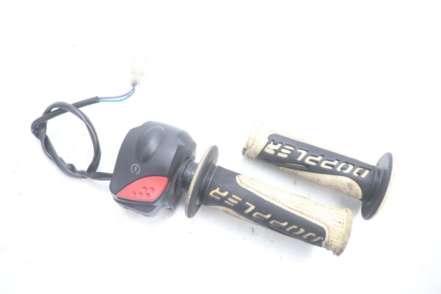 photo de MANUBRIO DESTRO PEUGEOT LUDIX SNAKE 2T 50 (2004 - 2014) - Vista principale