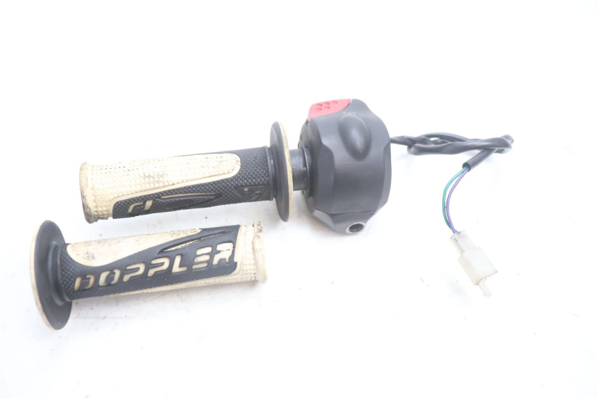 photo de MANUBRIO DESTRO PEUGEOT LUDIX SNAKE 2T 50 (2004 - 2014) - Altra angolazione