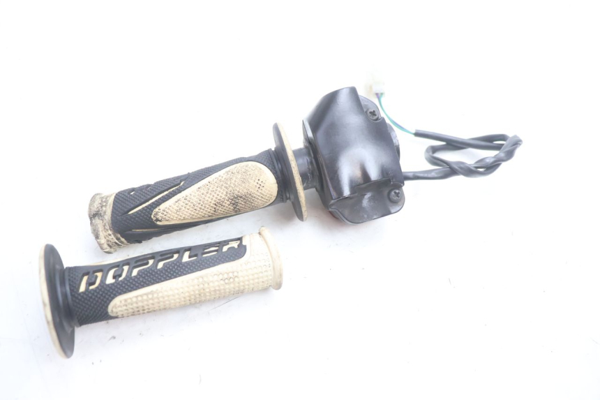 photo de MANUBRIO DESTRO PEUGEOT LUDIX SNAKE 2T 50 (2004 - 2014) - Primo piano tecnico
