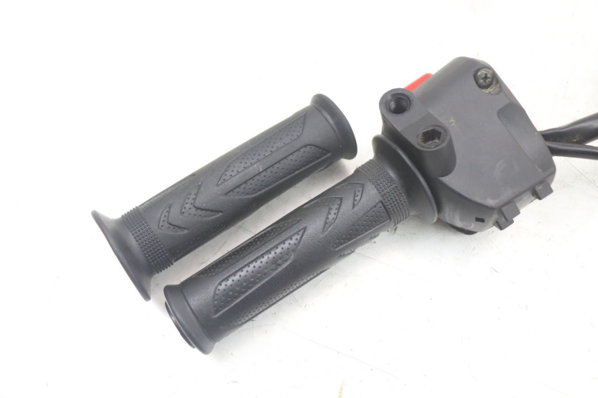 photo de COMMUTATORE DESTRO MASAI SCRAMBLER SPORT 125 (2021 - 2025) - Dettagli dei punti di fissaggio