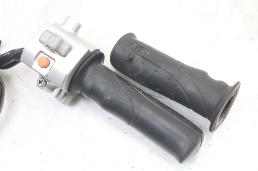 photo de MANUBRIO DESTRO SYM MIO 50 (2011 - 2017) - Dettaglio del componente